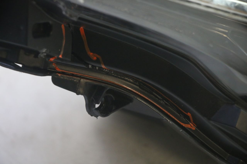 photo de FARO DELANTERO YAMAHA TRICITY 300 (2020 - 2024) - Estado de la superficie y material