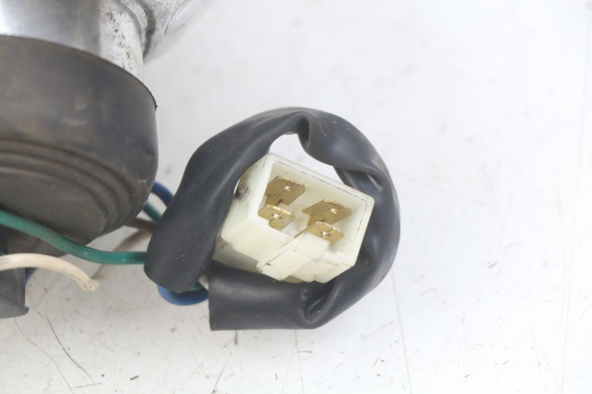 photo de FARO DELANTERO PEUGEOT TWEET 4T 50 (2010 - 2014) - Estado de la superficie y material