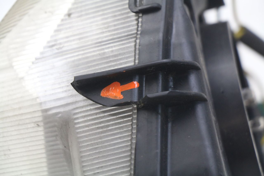 photo de FARO DELANTERO PEUGEOT VIVACITY 125 (2010 - 2017) - Estado de la superficie y material