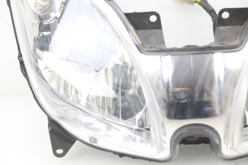 photo de FARO DELANTERO YAMAHA XMAX X-MAX 125 (2006 - 2009) - Primer plano de alta resolución
