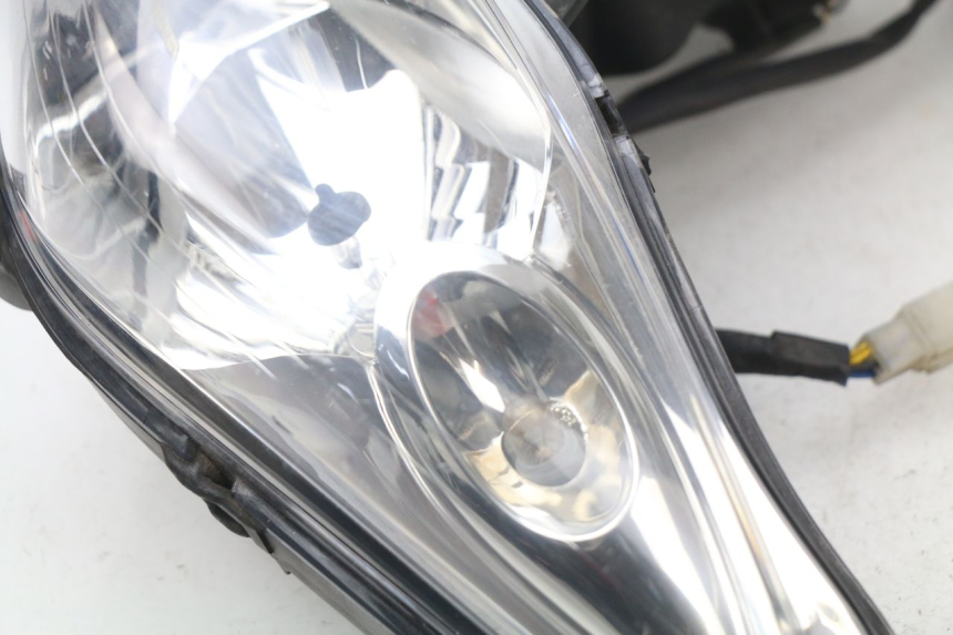 photo de FARO DELANTERO YAMAHA XMAX X-MAX 125 (2006 - 2009) - Estado de la superficie y material