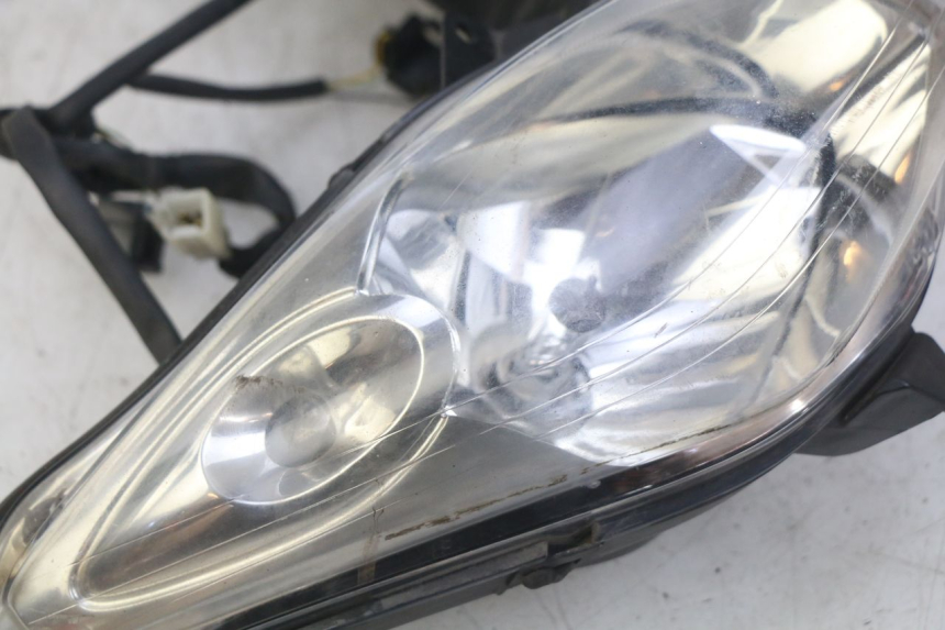 photo de FARO DELANTERO YAMAHA XMAX X-MAX 125 (2006 - 2009) - Detalles de los puntos de fijación