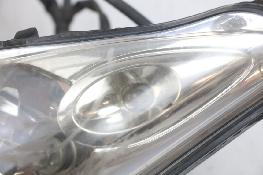 photo de FARO DELANTERO YAMAHA XMAX X-MAX 125 (2006 - 2009) - Características distintivas