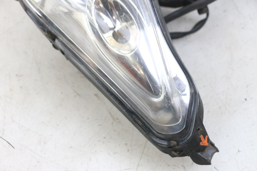 photo de FARO DELANTERO YAMAHA XMAX X-MAX 125 (2006 - 2009) - Detalles de los puntos de fijación