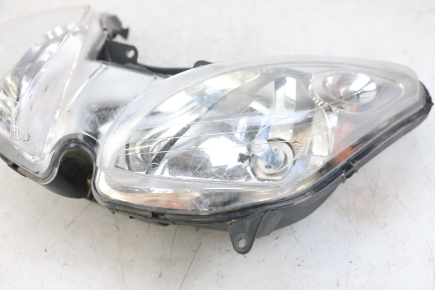 photo de FARO DELANTERO YAMAHA XMAX X-MAX 125 (2006 - 2009) - Estado de la superficie y material