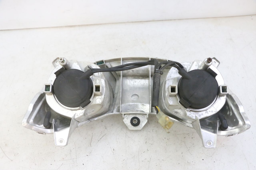 photo de FARO DELANTERO YAMAHA X-MAX XMAX 125 (2010 - 2013) - Primer plano técnico