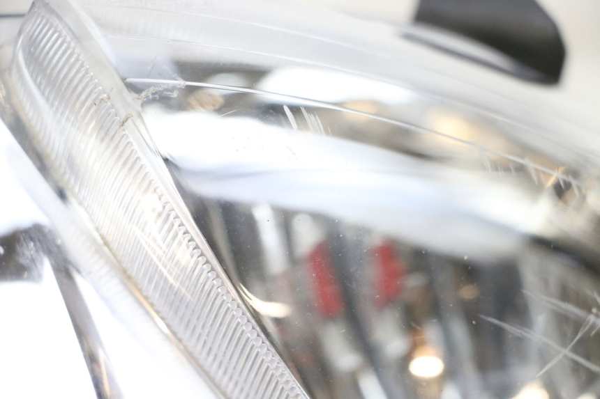 photo de FARO DELANTERO YAMAHA XMAX X-MAX 125 (2006 - 2009) - Detalle de la pieza