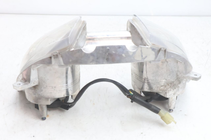 photo de FARO DELANTERO YAMAHA X-MAX XMAX 125 (2010 - 2013) - Primer plano técnico
