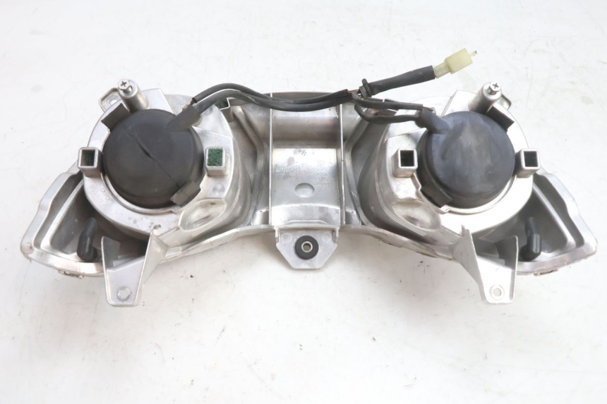 photo de FARO DELANTERO YAMAHA X-MAX XMAX 125 (2010 - 2013) - Estado de la superficie y material