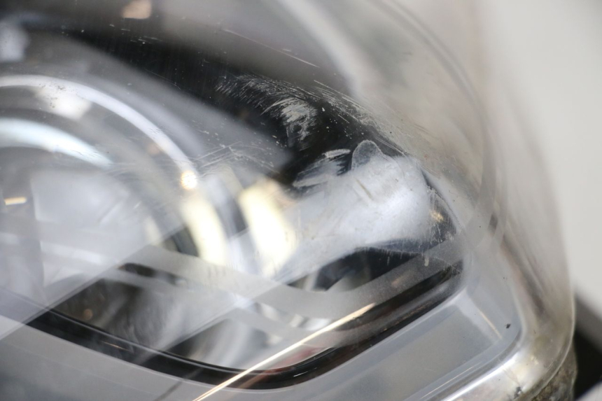 photo de FARO DELANTERO PIAGGIO X10 125 (2012 - 2017) - Otra perspectiva