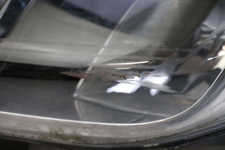 photo de FARO DELANTERO PIAGGIO X10 125 (2012 - 2017) - Estado de la superficie y material