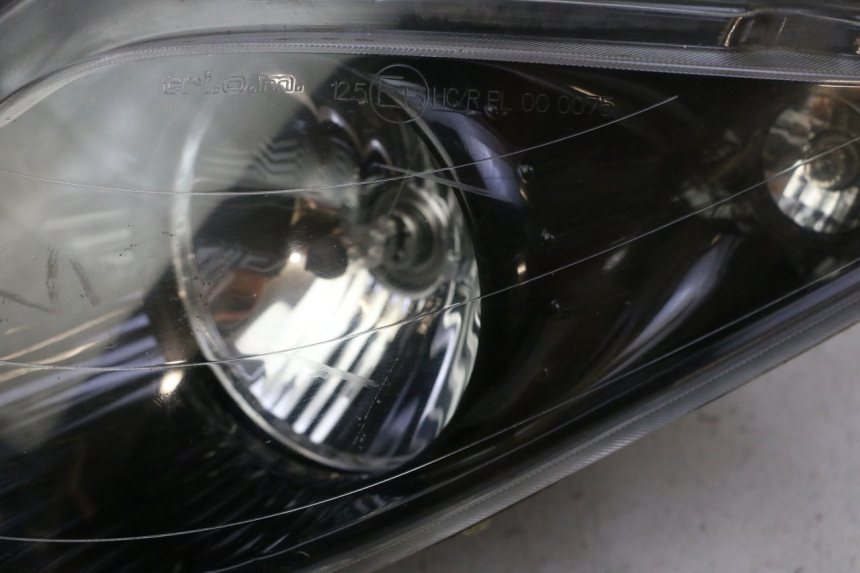 photo de FARO DELANTERO PIAGGIO XEVO - X EVO 125 (2007 - 2017) - Estado de la superficie y material