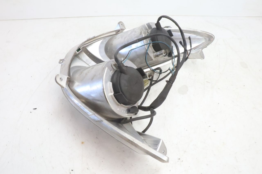 photo de FARO DELANTERO YAMAHA YP MAJESTY 125 (2007 - 2010) - Detalles de los puntos de fijación