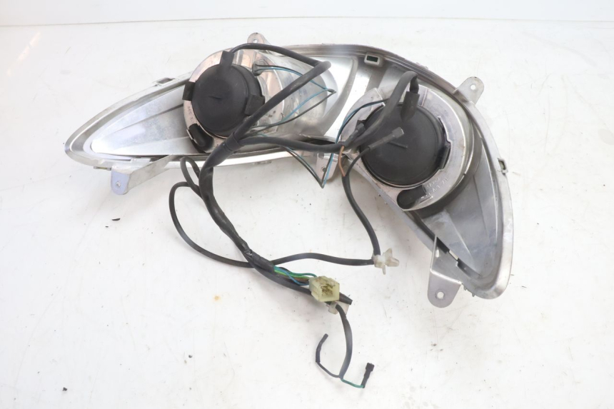 photo de FARO DELANTERO YAMAHA YP MAJESTY 125 (2007 - 2010) - Estado de la superficie y material
