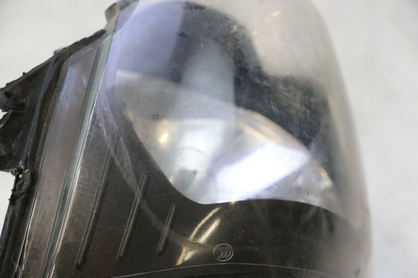 photo de FARO DELANTERO PIAGGIO ZIP 4T 50 (2018 - 2020) - Primer plano técnico