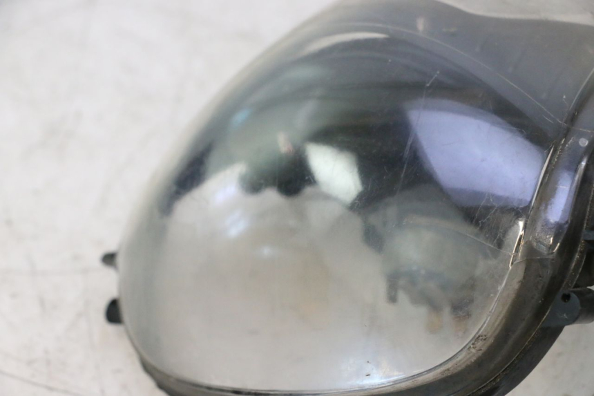 photo de FARO DELANTERO PIAGGIO ZIP 4T 50 (2018 - 2020) - Estado de la superficie y material