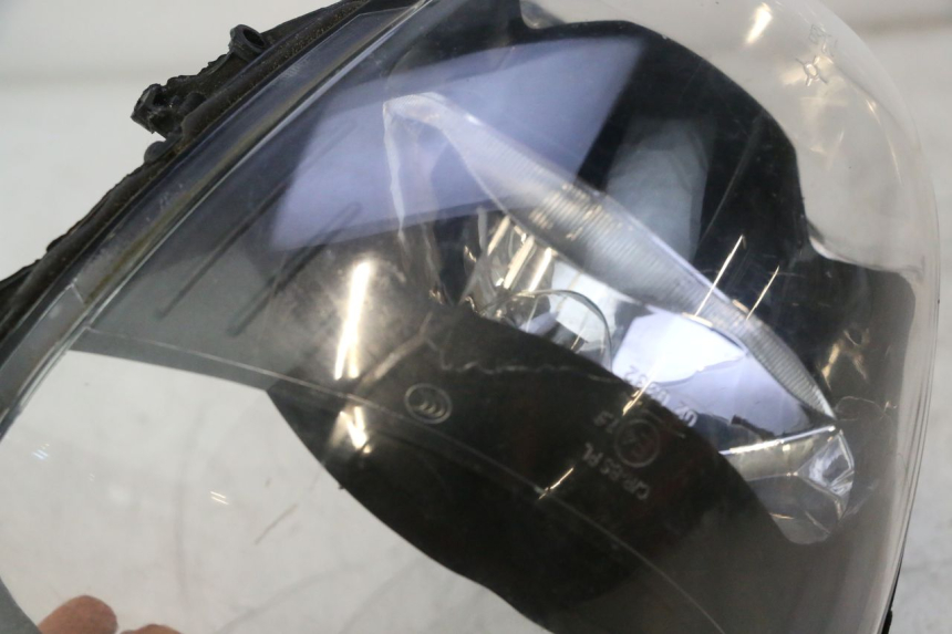 photo de FARO DELANTERO PIAGGIO ZIP IGET 4T 50 (2021 - 2023) - Detalles de los puntos de fijación
