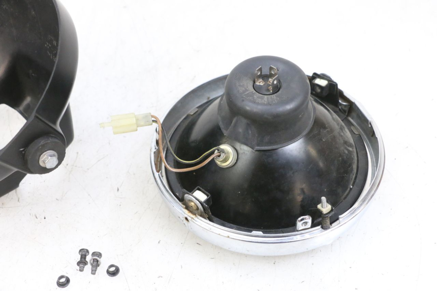 photo de FARO DELANTERO KAWASAKI ZR 7 750 (1999 - 2004) - Primer plano de alta resolución