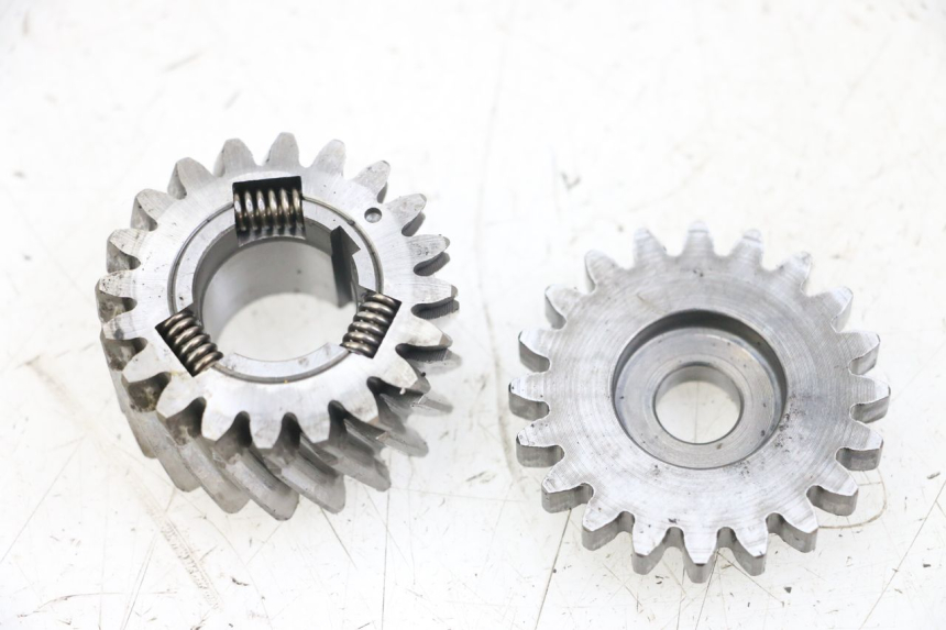 photo de ENGRANAJE TRANSMISIÓN HYOSUNG GV AQUILA 125 (2000 - 2009) - Vista principal