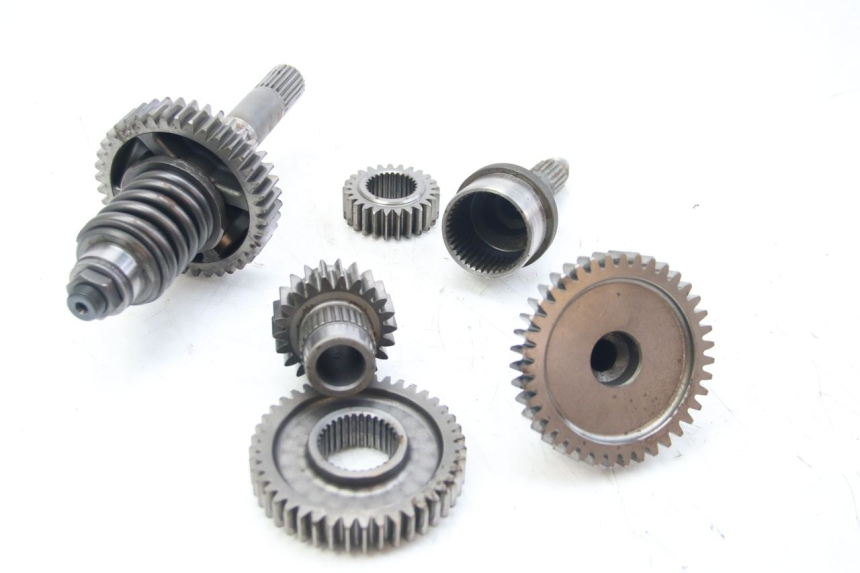 photo de PIÑÓN DE TRANSMISIÓN SUZUKI BURGMAN 650 (2002 - 2004) - Primer plano técnico