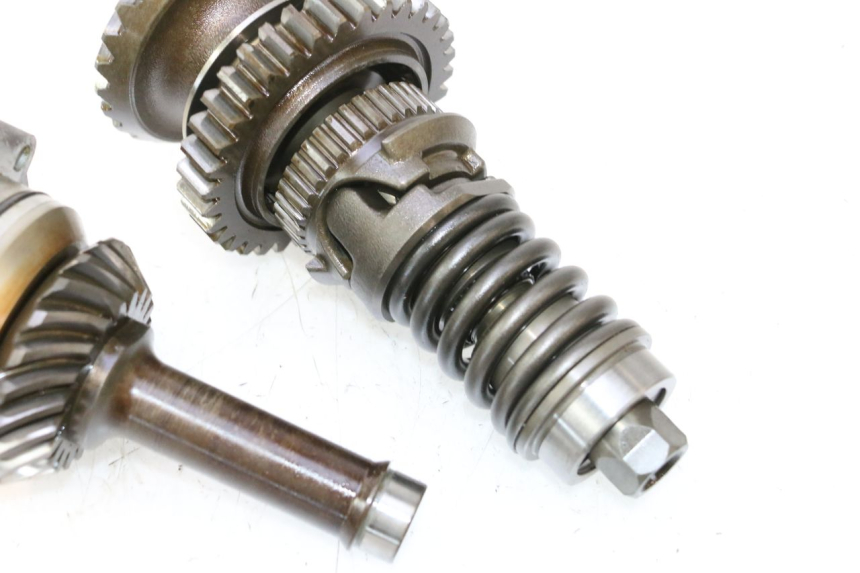 photo de ENGRANAJE TRANSMISIÓN YAMAHA FJR 1300 (2001 - 2005) - Primer plano técnico