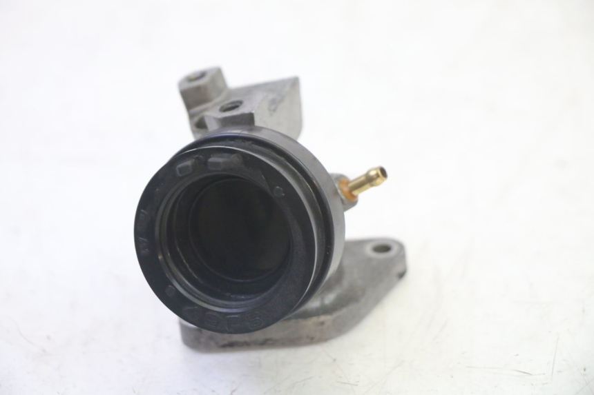 photo de TUBO DE ADMISIÓN SUZUKI BURGMAN 125 (2007 - 2014) - Otra perspectiva