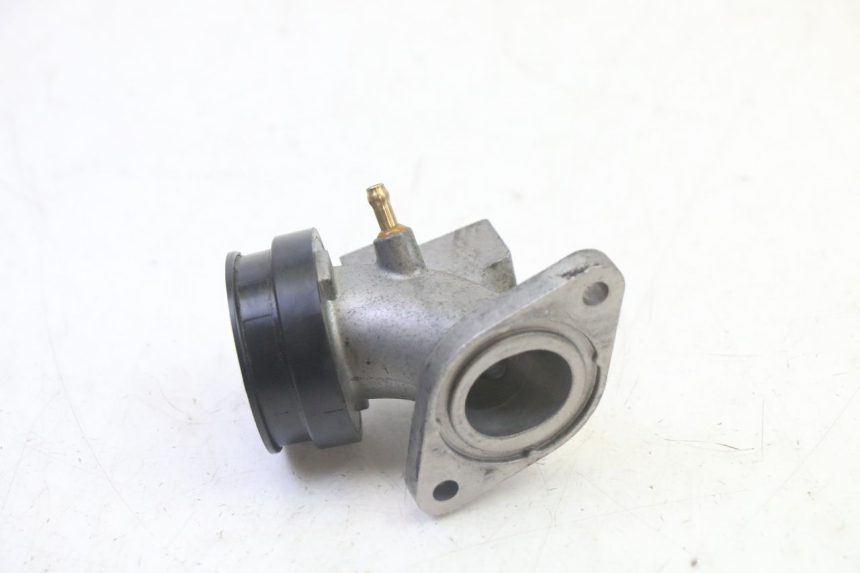 photo de TUBO DE ADMISIÓN SUZUKI BURGMAN 125 (2007 - 2014) - Primer plano técnico