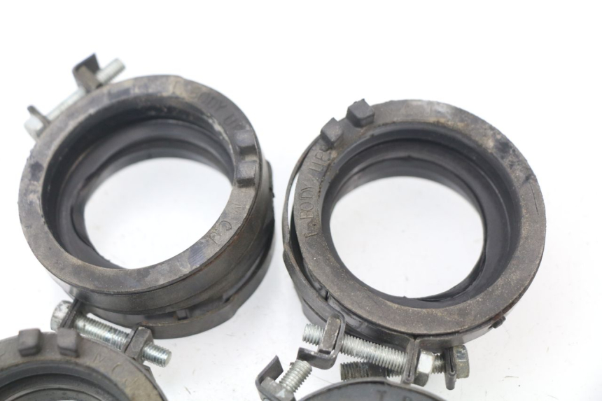 photo de TOBERAS HONDA CBR 929 RR FIREBLADE 900 (2000 - 2001) - Primer plano técnico