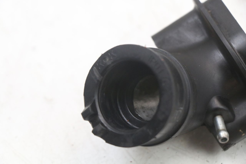 photo de TUBO DE ADMISIÓN KYMCO DINK 4T 50 (2007 - 2018) - Primer plano técnico