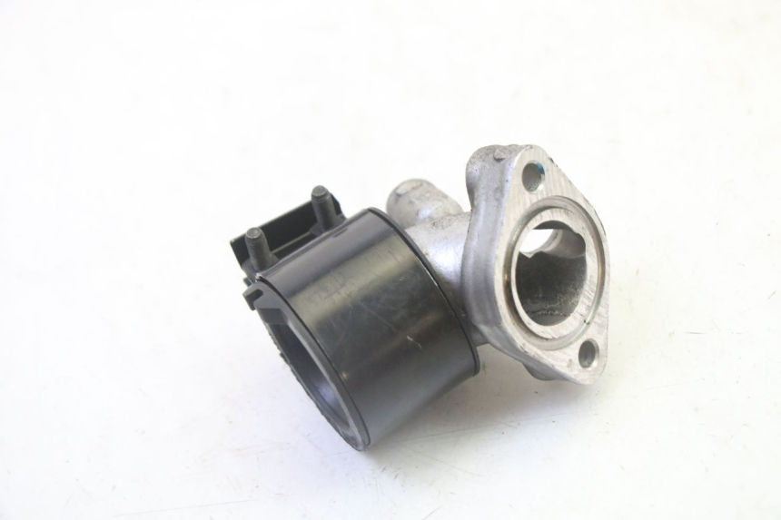 photo de TUBO DE ADMISIÓN HONDA FES S-WING SWING ABS 125 (2007 - 2015) - Primer plano técnico