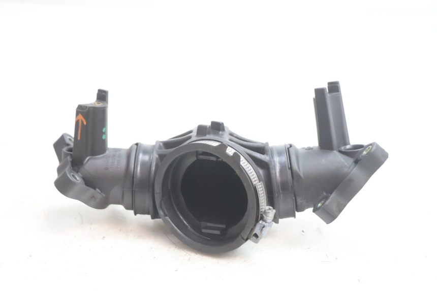 photo de TUBO DE ADMISIÓN GILERA GP 800 (2007 - 2013) - Zoom estado de uso