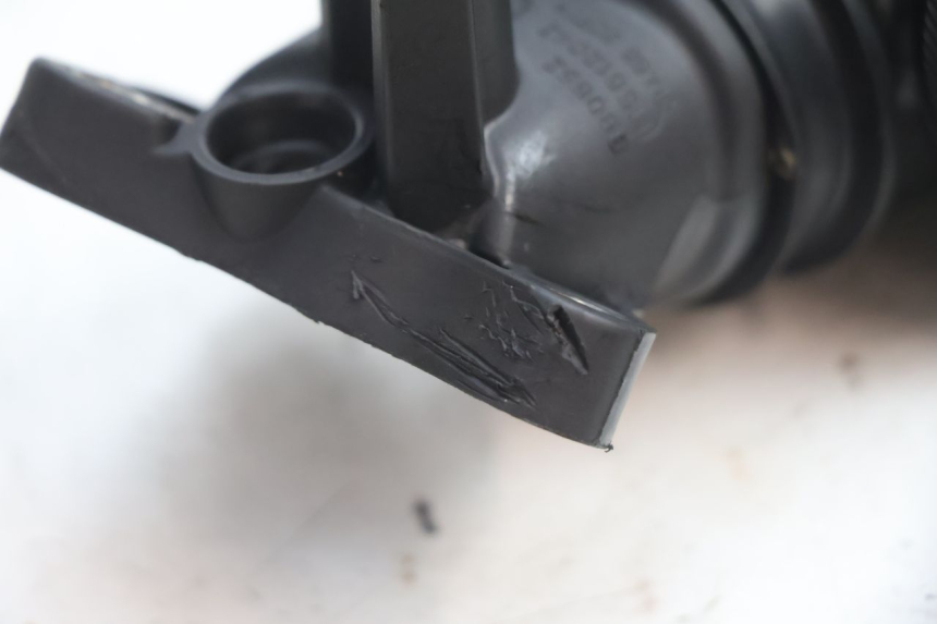 photo de TUBO DE ADMISIÓN GILERA GP 800 (2007 - 2013) - Primer plano técnico