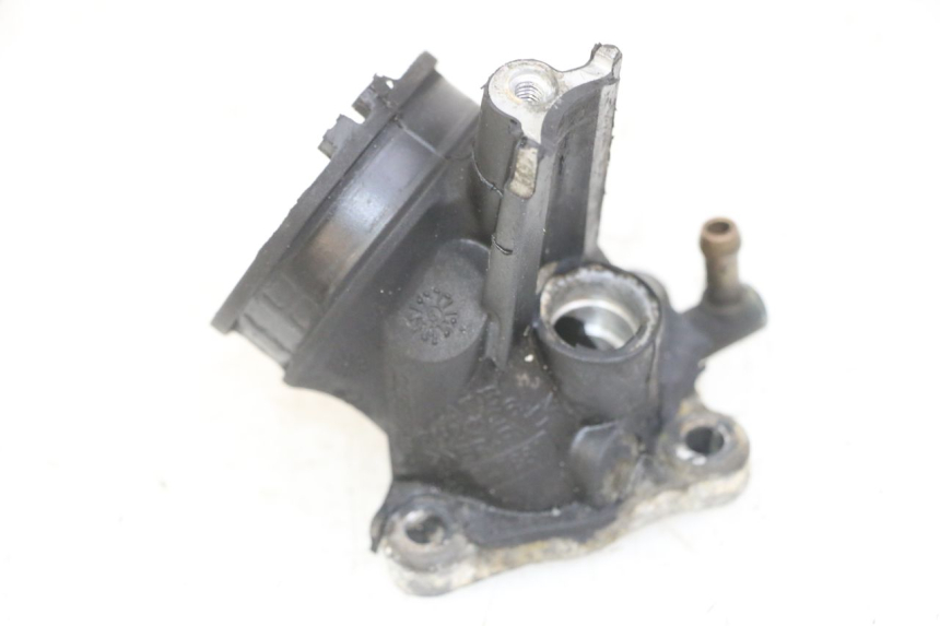 photo de TOBERAS PIAGGIO MP3 LT 300 (2010 - 2016) - Estado de la superficie y material