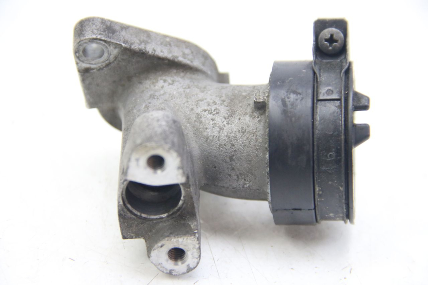photo de TUBO DE ADMISIÓN SUZUKI SIXTEEN 125 (2008 - 2010) - Detalle de la pieza