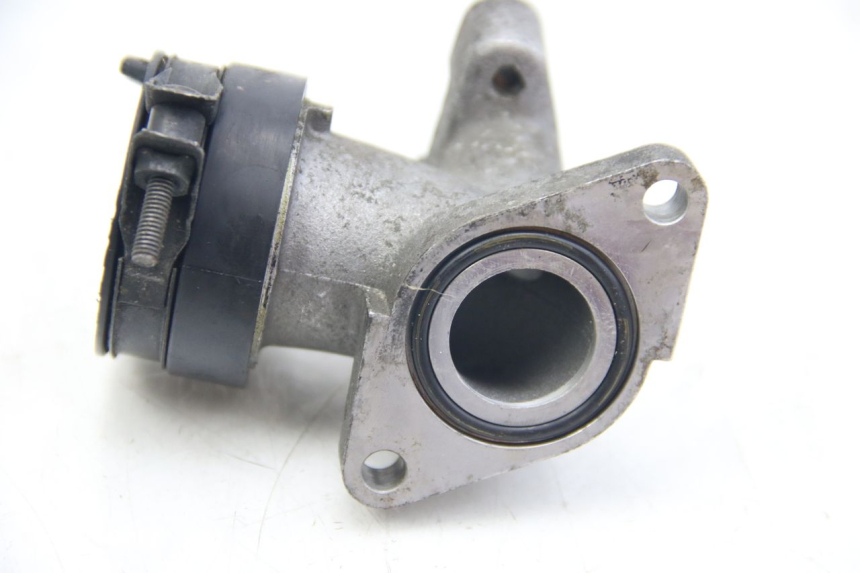 photo de TUBO DE ADMISIÓN SUZUKI SIXTEEN 125 (2008 - 2010) - Otra perspectiva