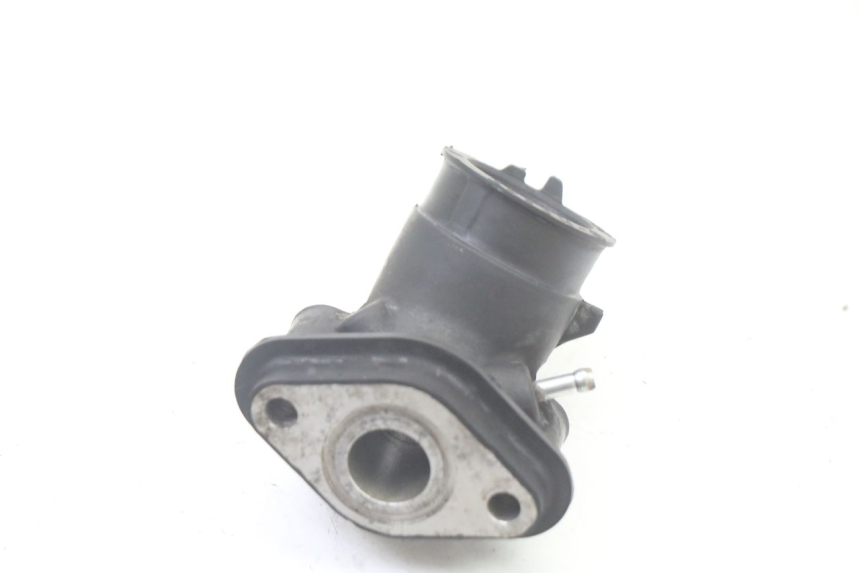 photo de TUBO DE ADMISIÓN PEUGEOT V-CLIC VCLIC 50 (2007 - 2013) - Primer plano técnico