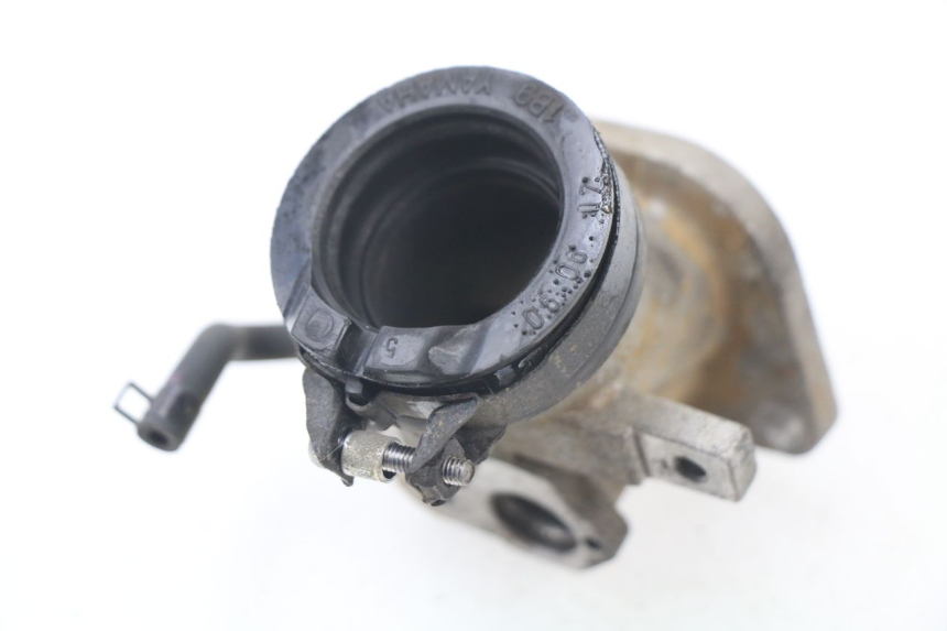 photo de TOMA DE ADMISIóN YAMAHA XMAX X-MAX 125 (2006 - 2009) - Detalle de la pieza