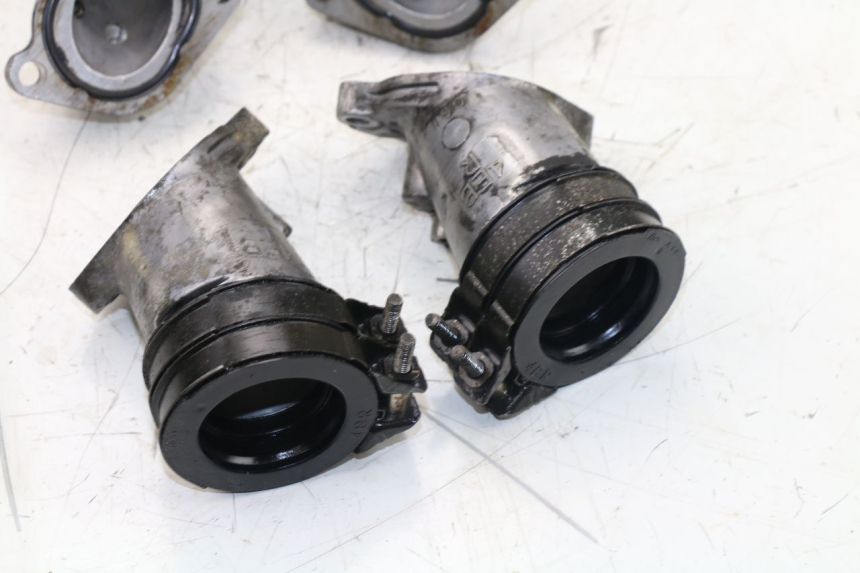 photo de TOBERAS YAMAHA XJS DIVERSION 600 (1997 - 1999) - Primer plano técnico