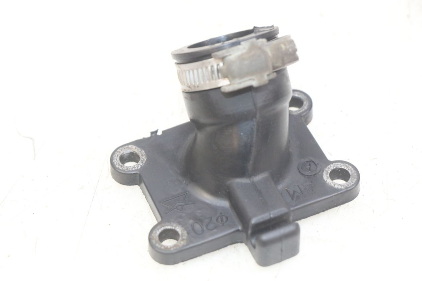 photo de TUBO DE ADMISIÓN PEUGEOT XP6 50 (2006 - 2011) - Otra perspectiva