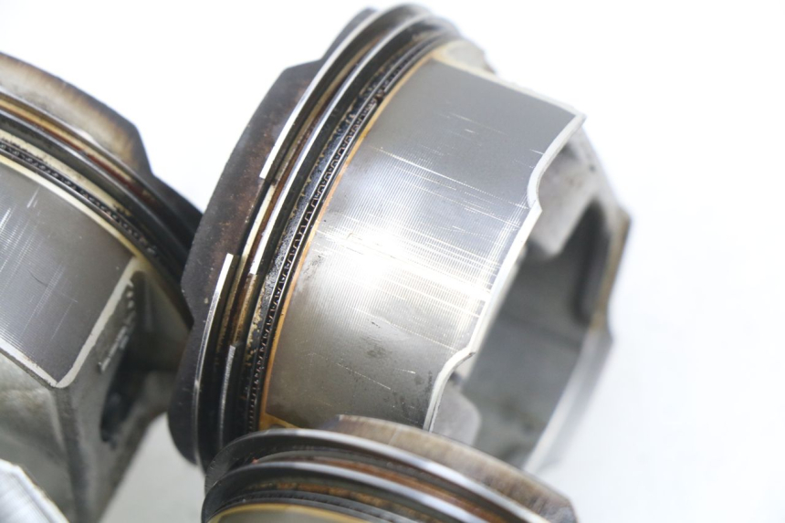 photo de PISTON HONDA CBRF CBR-F PC41 600 (2011 - 2013) - Otra perspectiva