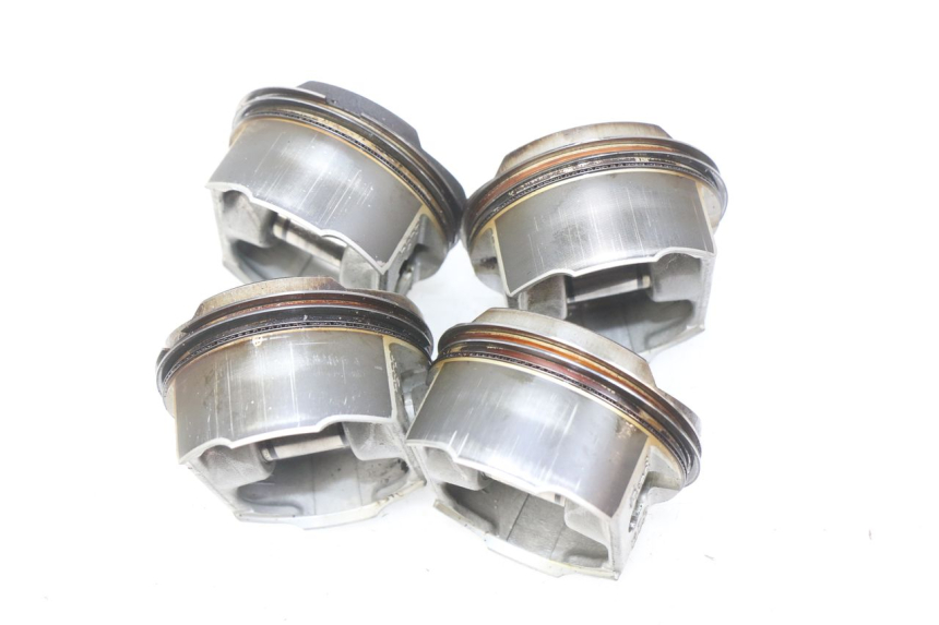 photo de PISTON HONDA CBRF CBR-F PC41 600 (2011 - 2013) - Primer plano técnico