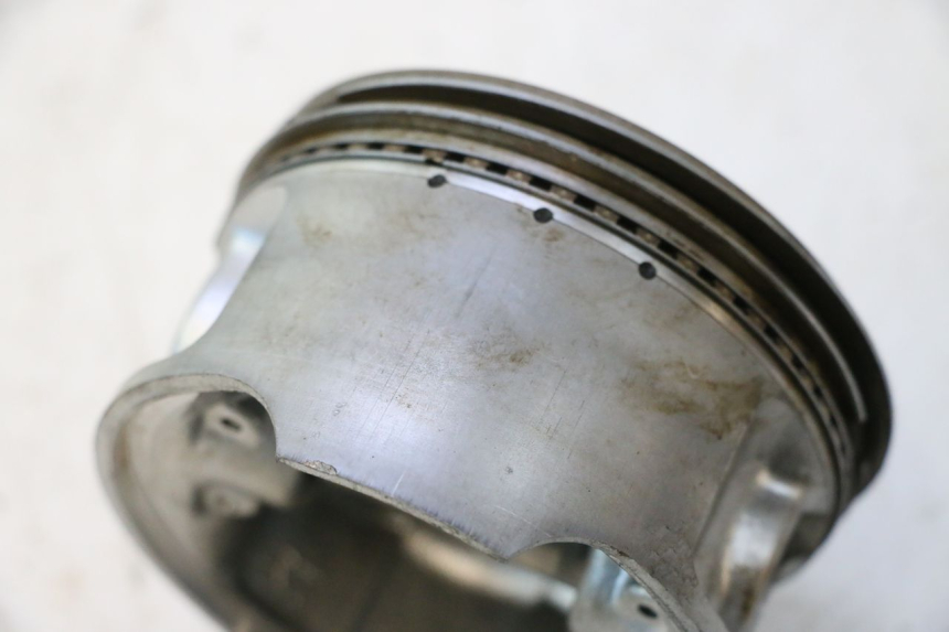 photo de PISTON SUZUKI DR S 600 (1985 - 1989) - Primer plano técnico