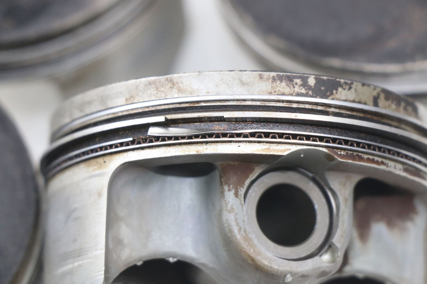 photo de PISTÓN YAMAHA FJR ABS 1300 (2006 - 2012) - Zoom estado de uso