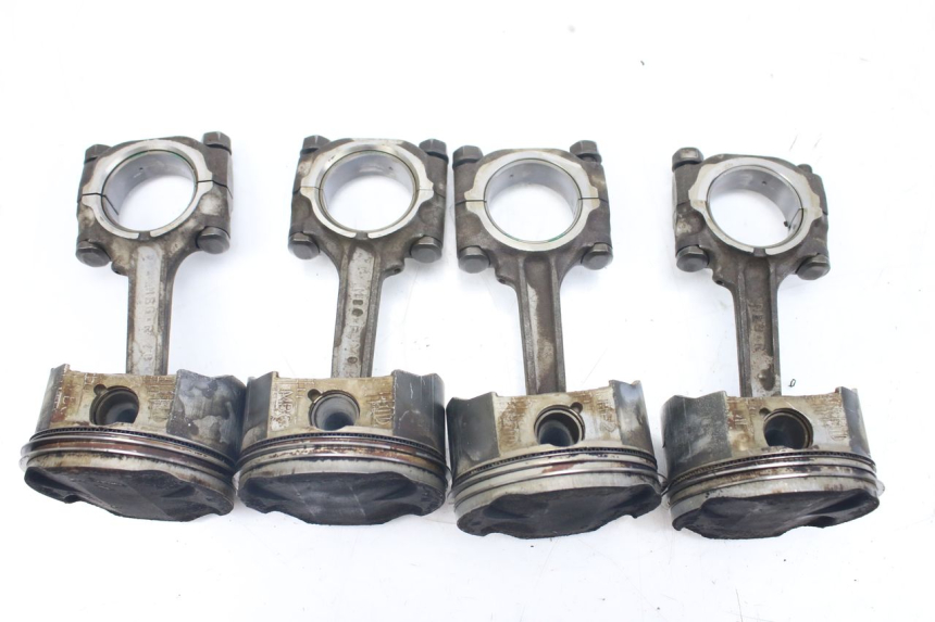 photo de PISTÓN HONDA VFR FI RC46 800 (1998 - 2001) - Primer plano técnico