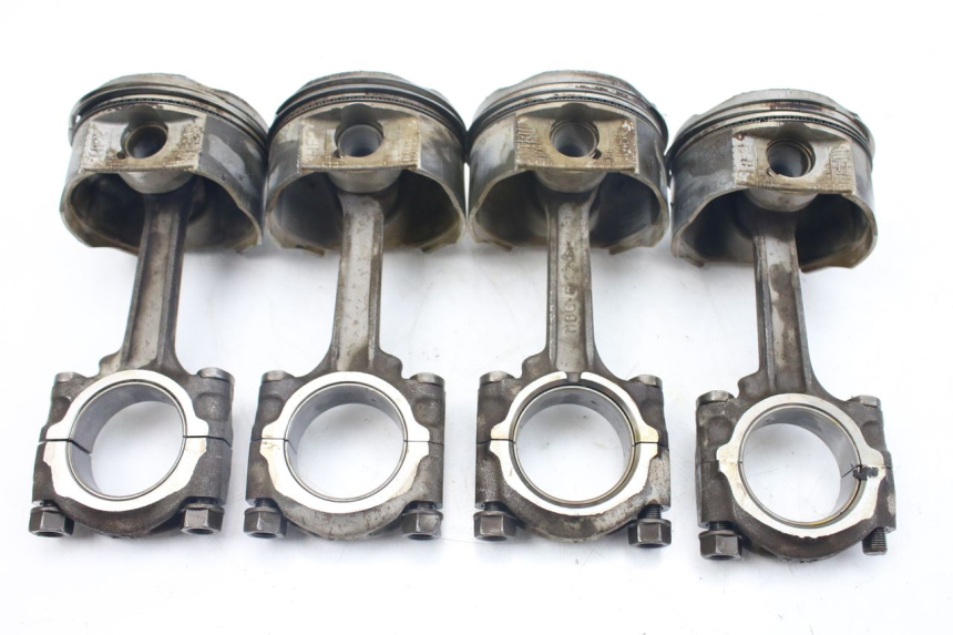 photo de PISTÓN HONDA VFR FI RC46 800 (1998 - 2001) - Detalles de los puntos de fijación