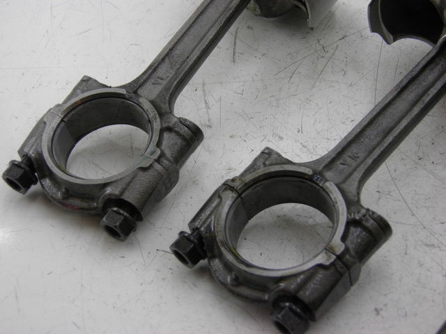 photo de PISTON YAMAHA FJR 1300 (2004 - 2005) - Zoom sobre los componentes