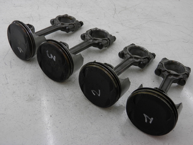 photo de PISTON YAMAHA FJR 1300 (2004 - 2005) - Primer plano técnico