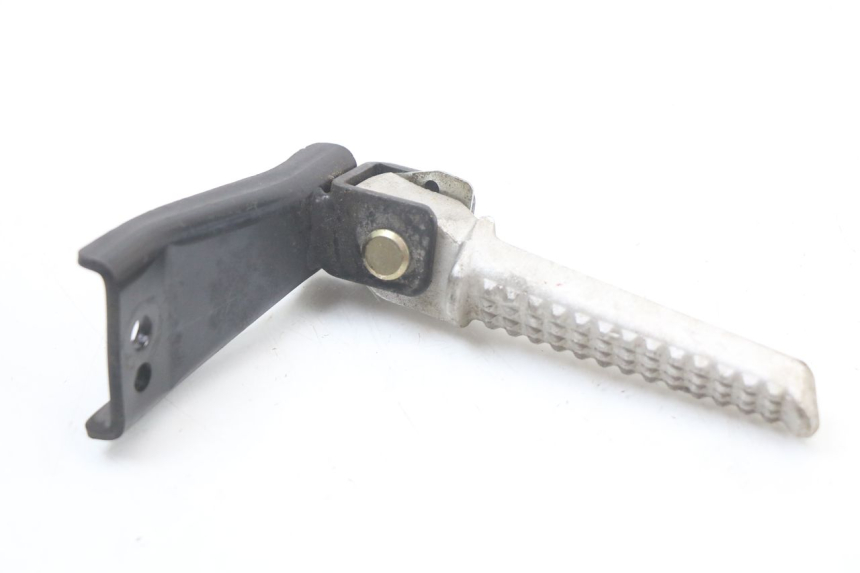 photo de Platina del reposapiés trasero derecho DAELIM A-FOUR 2T 50 (2005 - 2012) - Detalle de la pieza