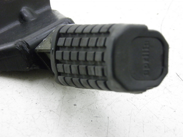 photo de SOPORTE ESTRIBERA TRASERA DERECHA APRILIA SCARABEO 100 (2003 - 2012) - Zoom estado de uso