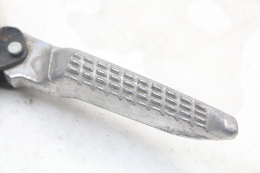 photo de PLACA DE APOYO DEL PIE TRASERO DERECHO JONWAY AZTRAL 125 (2008 - 2017) - Otra perspectiva